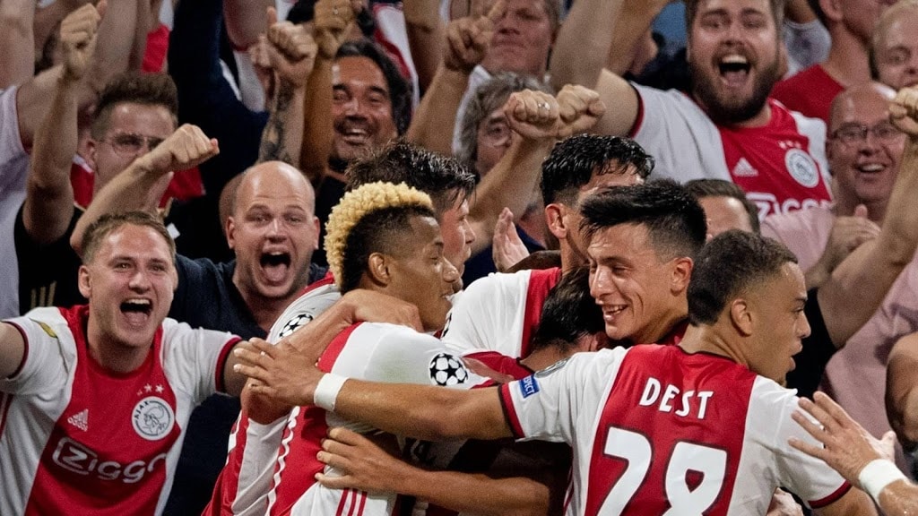 Ajax: toelaten fans goed nieuws op weg naar 'volle Arena'