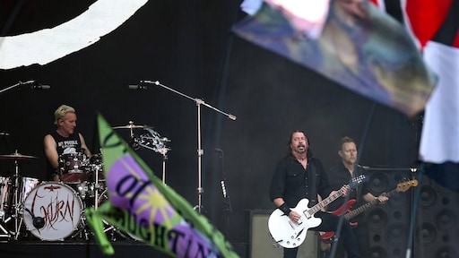 Doventolk Glastonbury hit op social media na show Foo Fighters