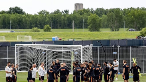 Oranje traint met fitte groep voor laatste groepsduel met Tunesië