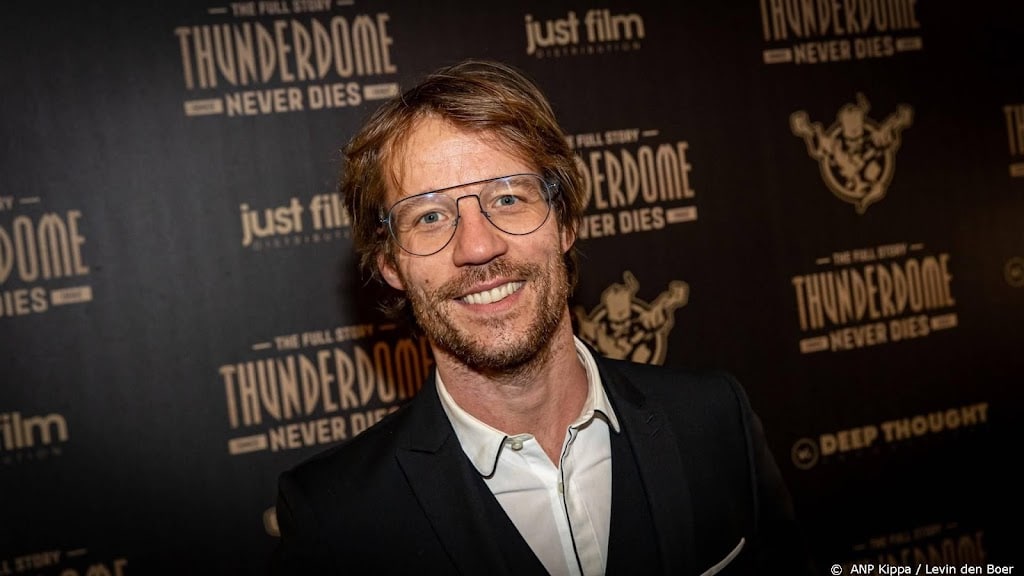 Giel Beelen en zwangere vriendin Floor in huwelijksbootje gestapt