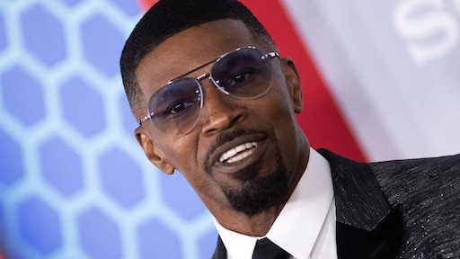 Jamie Foxx blikt emotioneel terug op praten over ziekenhuisopname