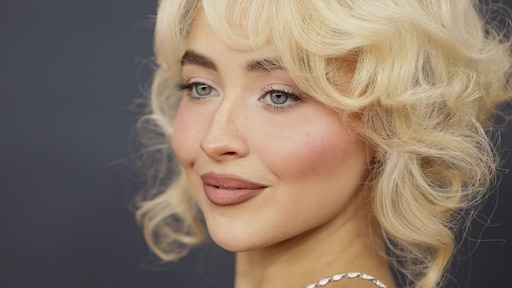 Sabrina Carpenter viert 1-jarig bestaan van Short n' Sweet