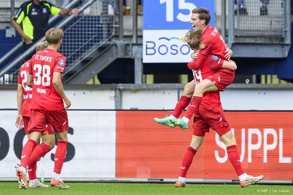 FC Twente boekt bij sc Heerenveen eerste overwinning