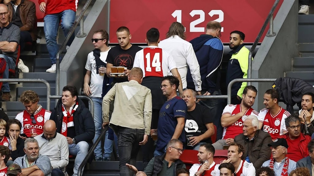 Ajax - Feyenoord bij stand van 0-3 tijdelijk gestaakt