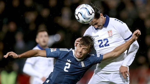 Griekenland verrast Servië met late goal van Douvikas