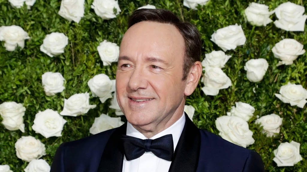 Kevin Spacey doorbreekt stilte met curieuze video