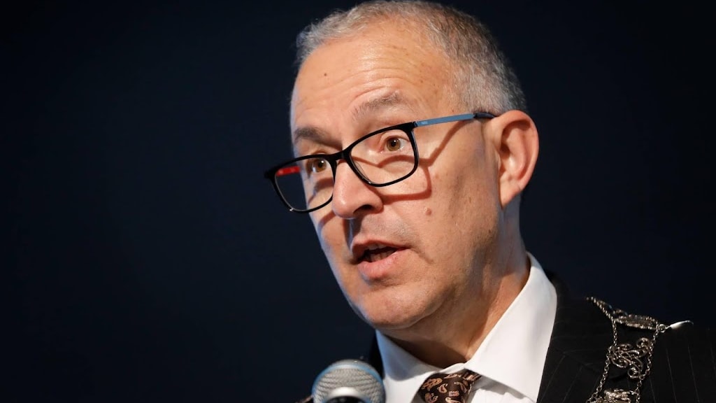 Aboutaleb hevelt sleutels van songfestival over aan Turijn