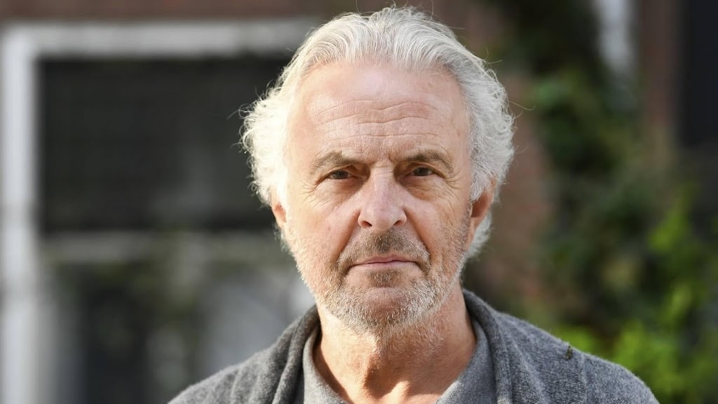 Huub Stapel geëmotioneerd in talkshow Eva over NSB-oorlogsverleden vader