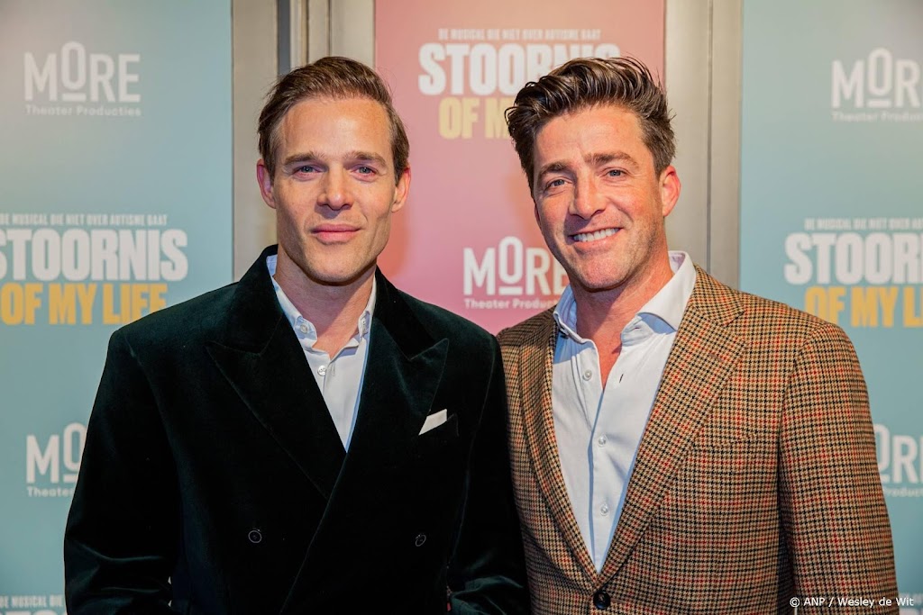 Hugo Kennis en Thomas Cammaert springen uit vliegtuig