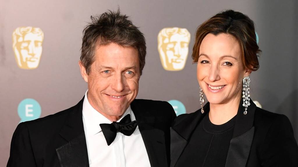 Hugh Grant geeft jawoord aan Zweedse vriendin