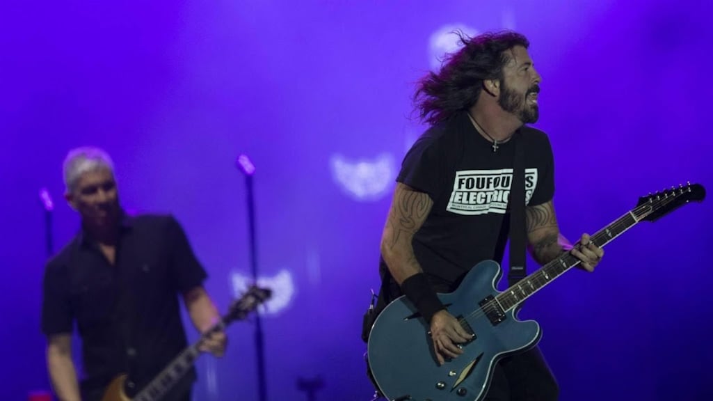 Foo Fighters-gitarist gespot bij Taylor Swift na sneer Dave Grohl