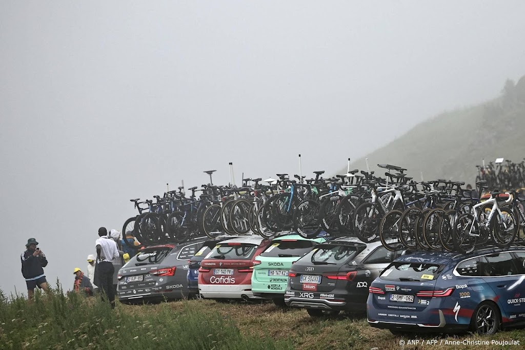 Tourorganisatie verhoogt tijdslimiet in ingekorte etappe