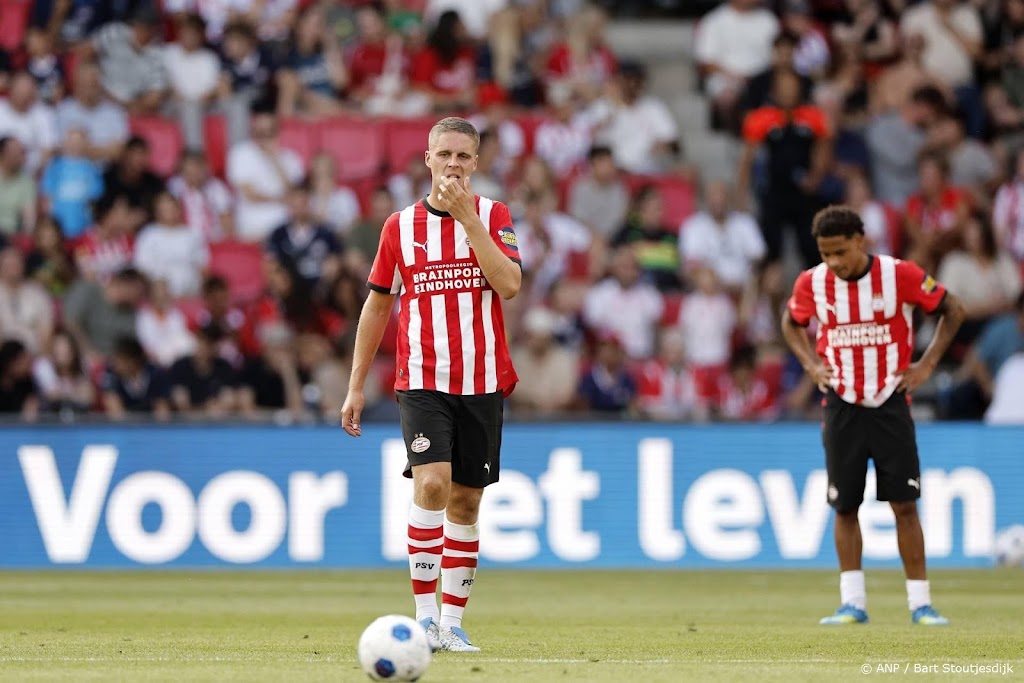 PSV in oefenwedstrijd tegen Villarreal hard onderuit 
