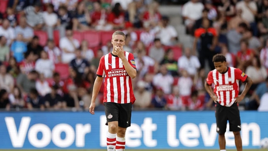 PSV in oefenwedstrijd tegen Villarreal hard onderuit