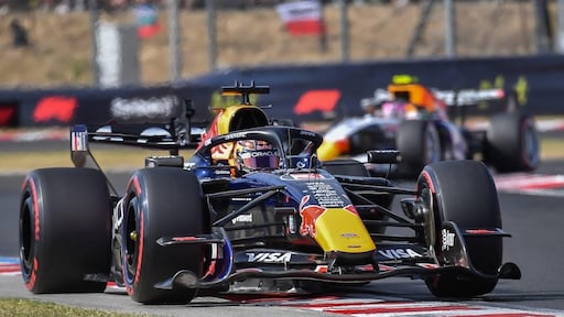 Verstappen naar startplek 4 door straffen Hamilton en Antonelli