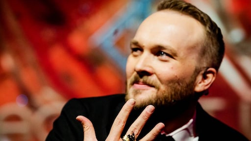 Drentse boerin verdedigt zich tegen Arjen Lubach