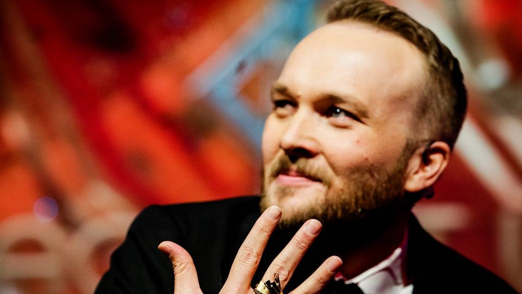 Drentse boerin verdedigt zich tegen Arjen Lubach