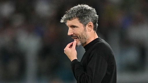Van Bommel debuteert als bondscoach van België met zege op Italië