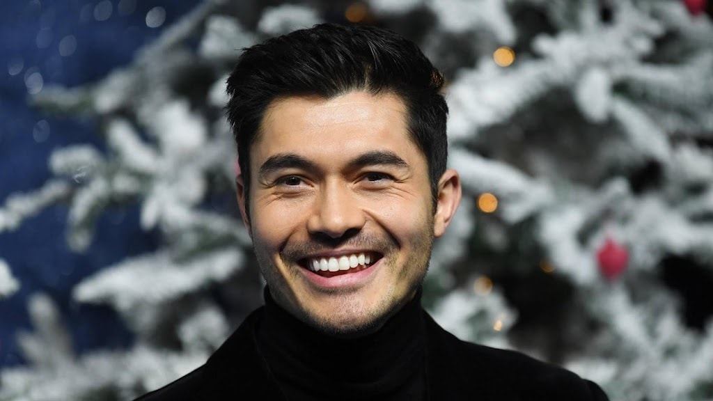 Henry Golding kritisch op James Bond-rol: 'Soort nachtmerrie voor elke acteur'