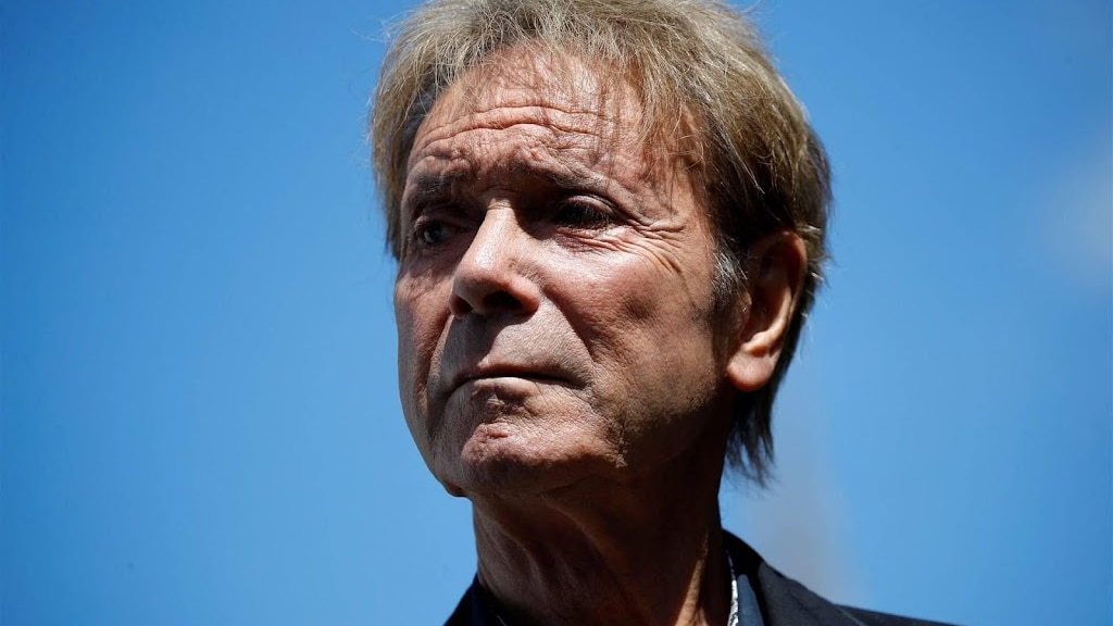 Cliff Richard verrast vrijwilliger met kerstboodschap