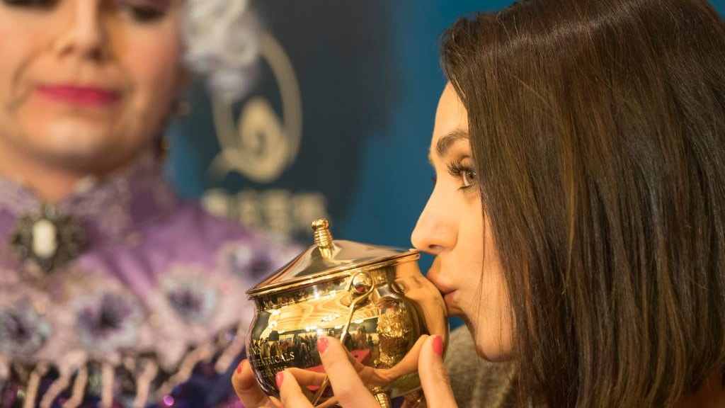 Mila Kunis strijdt voor vrouwen op Harvard