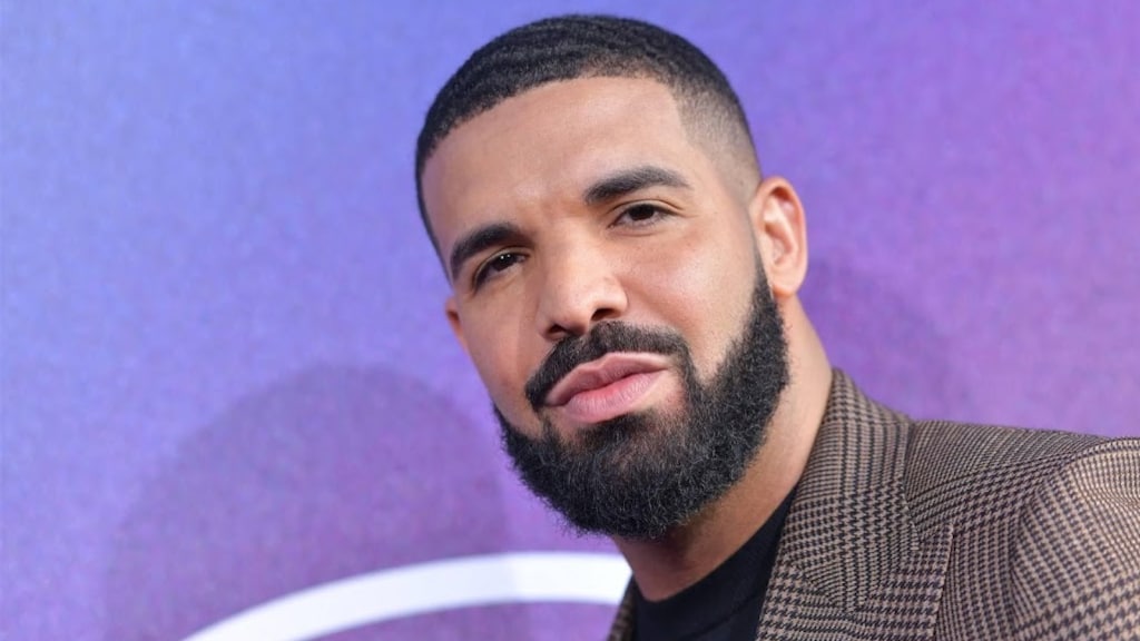 Drake haalt nummer met AI-stem Tupac Shakur offline