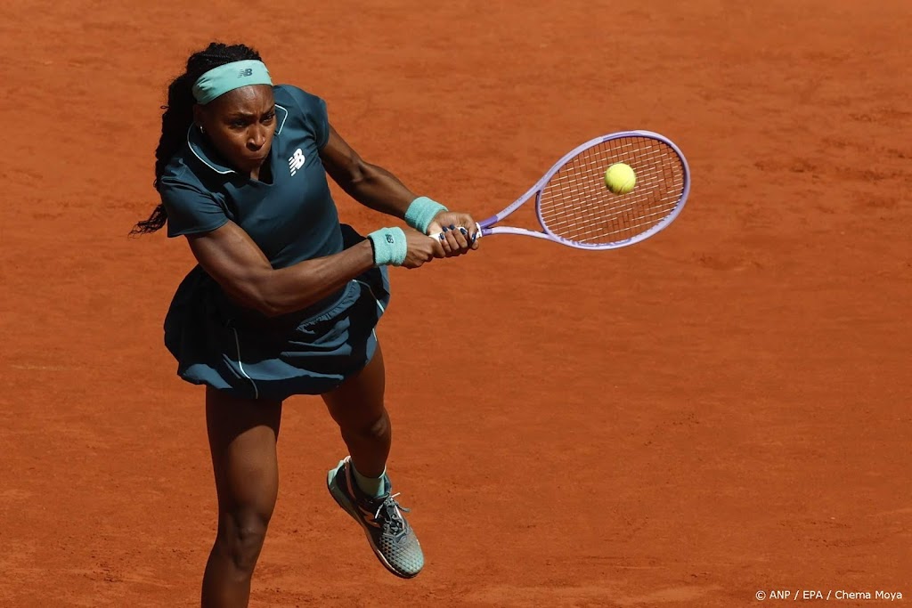 Tennisster Gauff braakt op de baan, maar wint toch in Madrid