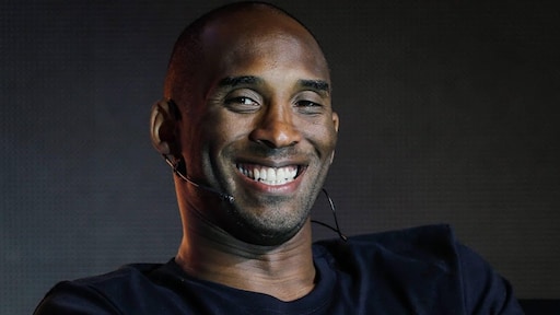 Eerste stapjes gezet door dochtertje overleden Kobe Bryant