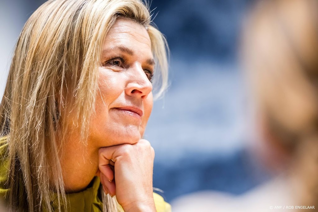Máxima bijgepraat bij jubilerend onderzoeksinstituut in Leiden