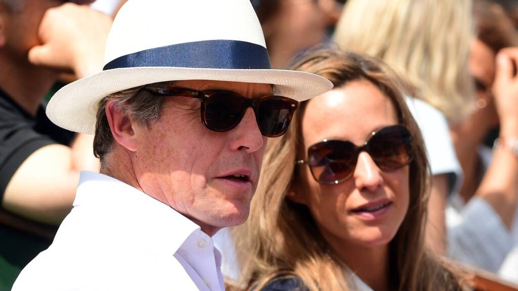 Hugh Grant trouwde voor paspoortcontrole