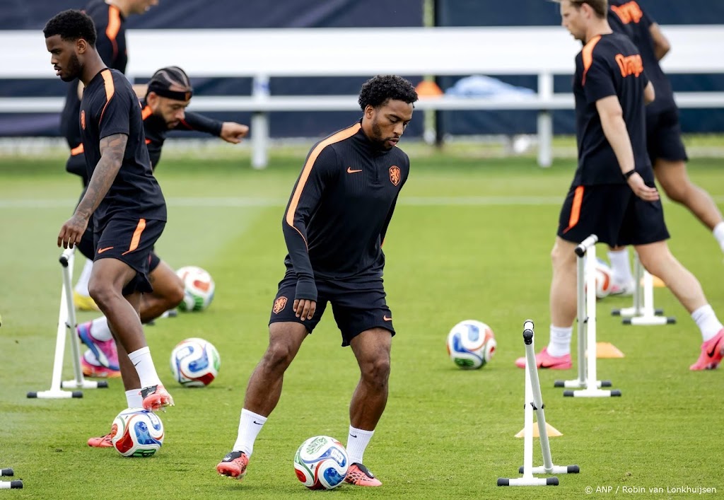 Middenvelder Timber traint aangepast bij het Nederlands elftal