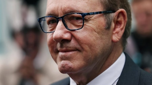 Kevin Spacey vrijgesproken van seksueel wangedrag, acteur barst in tranen uit