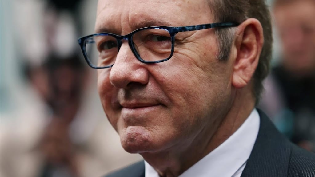 Kevin Spacey vrijgesproken van seksueel wangedrag, acteur barst in tranen uit