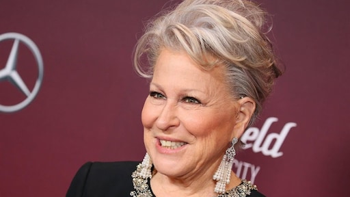 Bette Midler en haar man slapen al 40 jaar apart: 'Hij snurkt'
