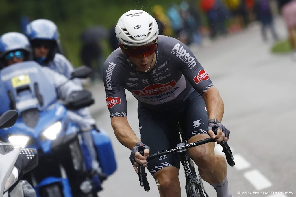 Sprinter Groves wint rit in Tour na solo, Van den Broek tweede