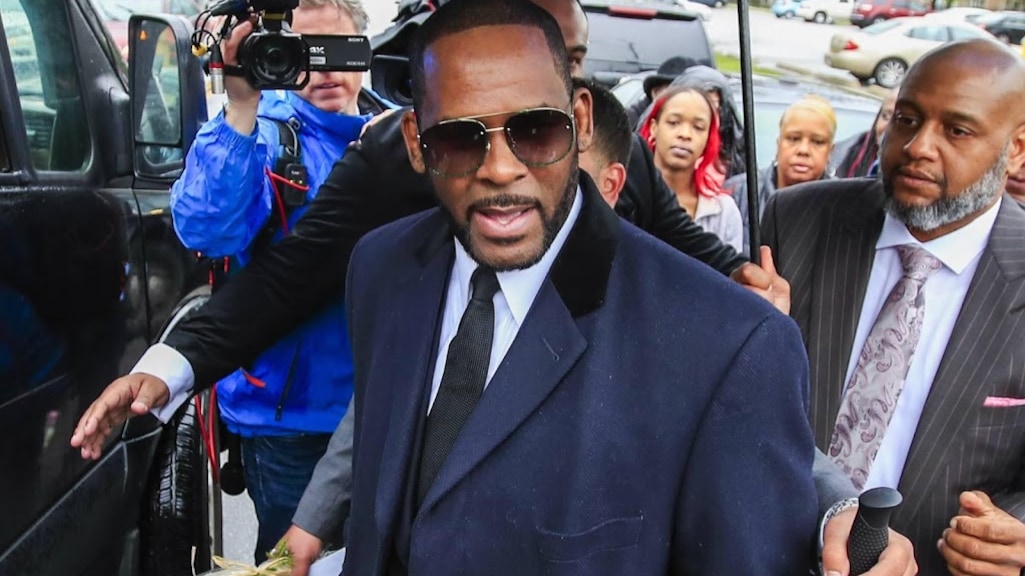 'R. Kelly liet meisje onder dwang valse verklaringen schrijven'