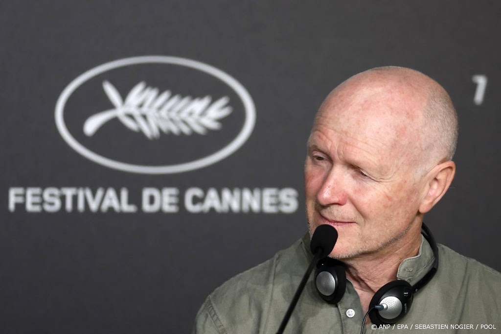 Škotskega filmskega ustvarjalca Paula Lavertyja aretirali na propalestinskem protestu v Edinburghu, v Indoneziji policija uporabila solzivec proti protestnikom