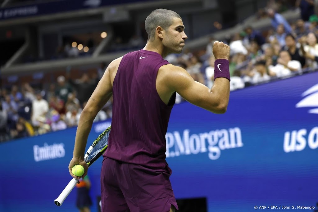 Alcaraz begint met overtuigende zege en nieuw kapsel aan US Open