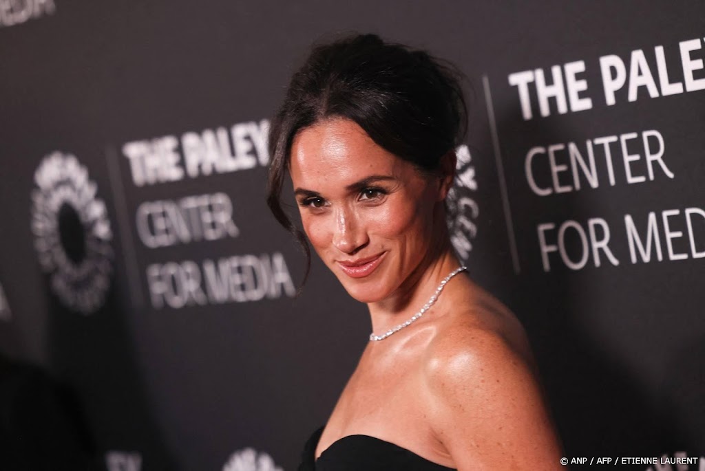 Meghan en Chrissy Teigen blikken terug op werk als 'koffermeisje'