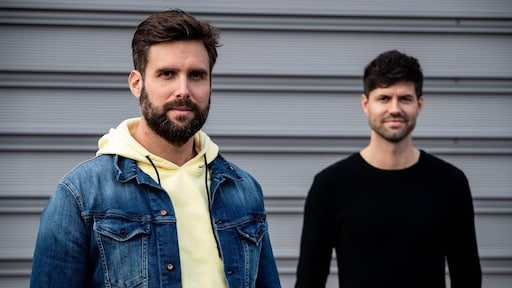 Nick & Simon steken Onmogelijke Duetten in kerstjasje