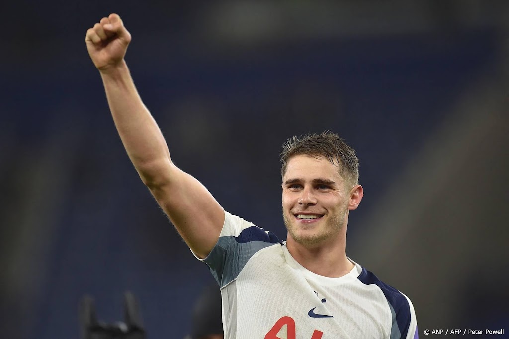 Van de Ven scoort twee keer voor winnend Tottenham