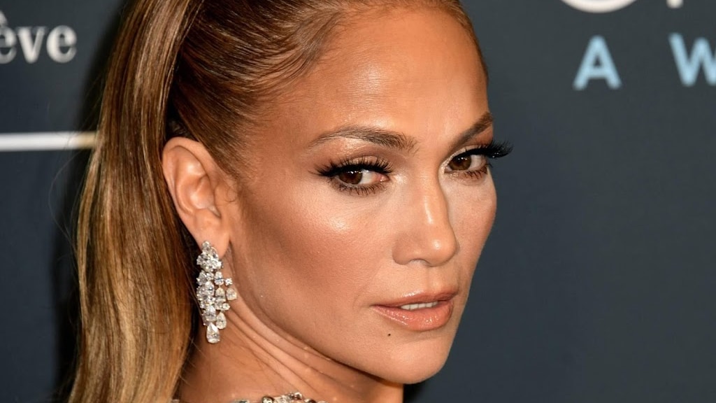 Jennifer Lopez poedeltjenaakt voor nieuwe single-cover