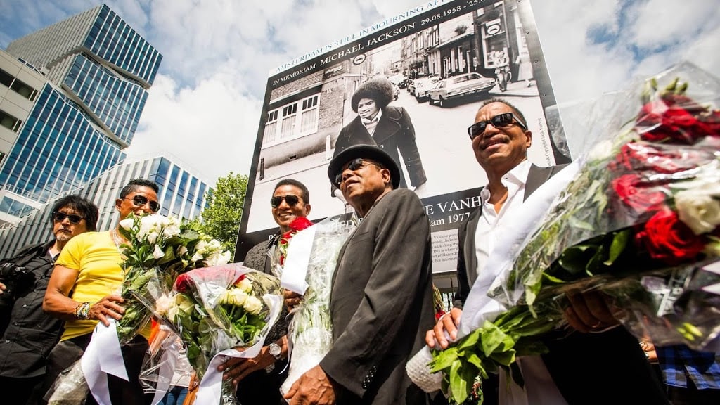 Familie Michael Jackson blijft hem verdedigen