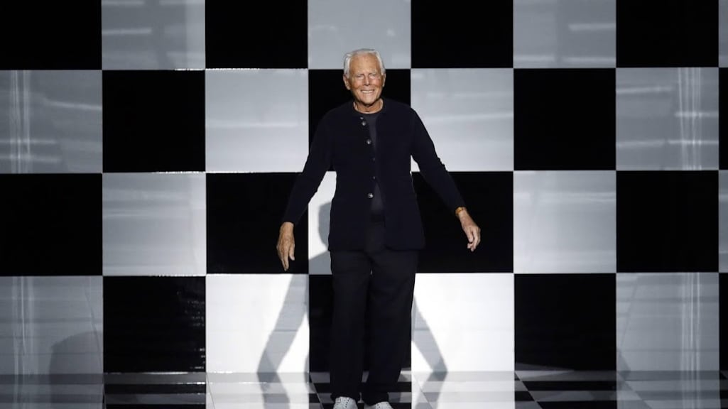 Giorgio Armani staat tijdens show stil bij slachtoffers Oekraïne