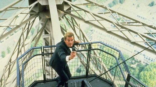 Inbrekers maken door James Bond gebruikte wapens buit