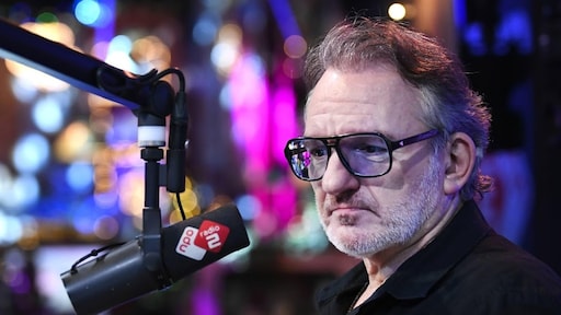 Jeroen van Inkel moet radioshow staken door stemproblemen