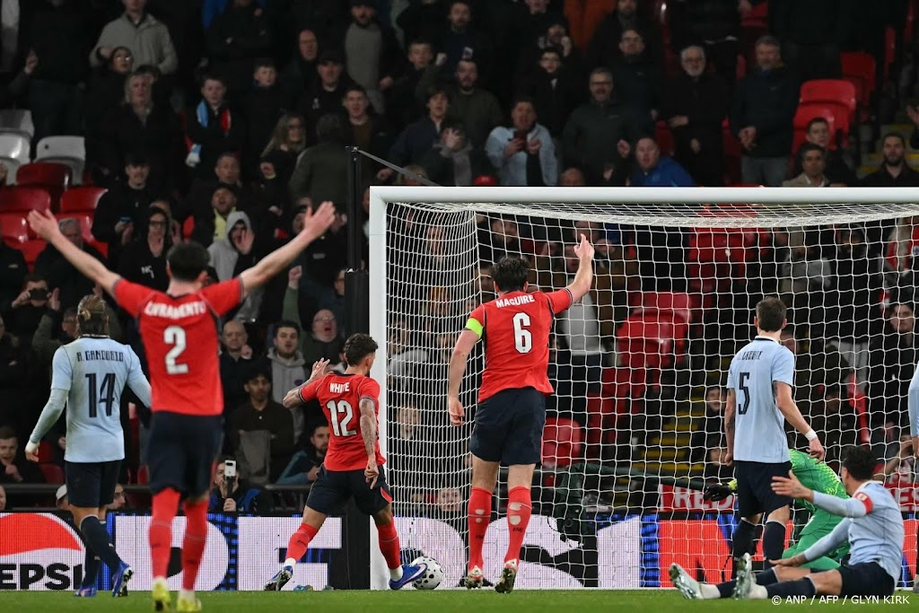 Engeland en Uruguay spelen gelijk, Spanje wint oefenduel