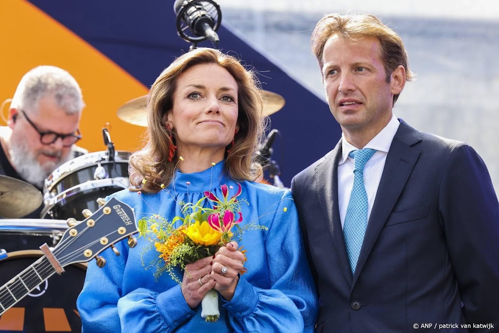Prins Floris en prinses Aimée onderweg naar Dokkum
