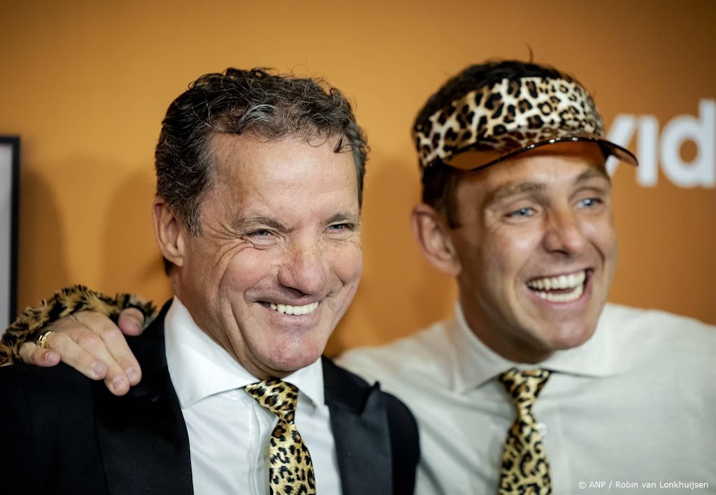 John de Bever krijgt diamanten plaat: 50 miljoen streams