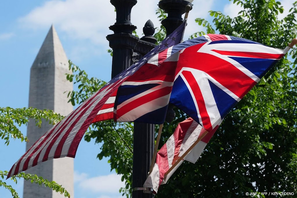 People: bijna verkeerde vlaggen bij ontvangst Charles in VS